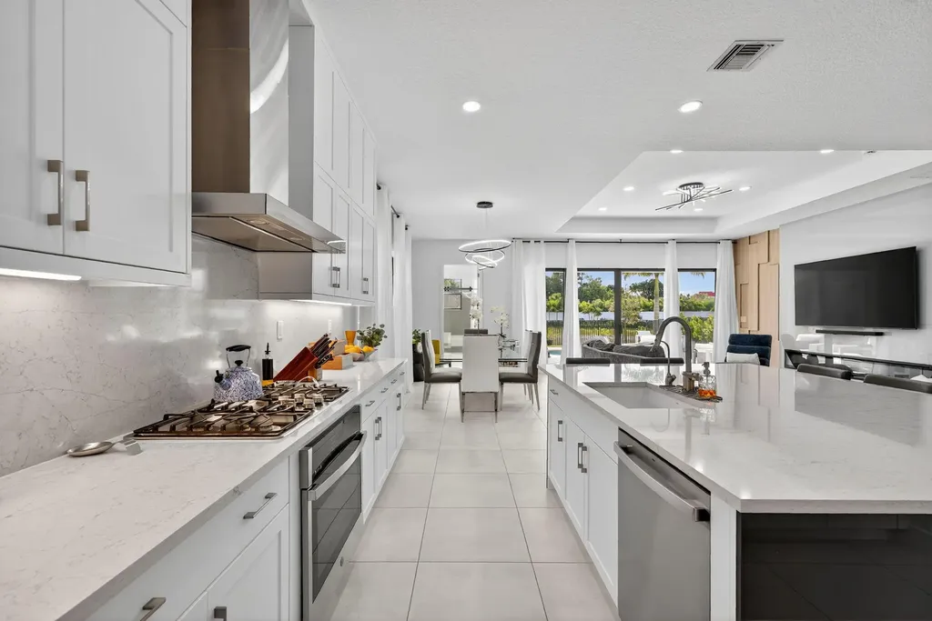 8252 Essex Country Club Drive Boca Raton FL 33434