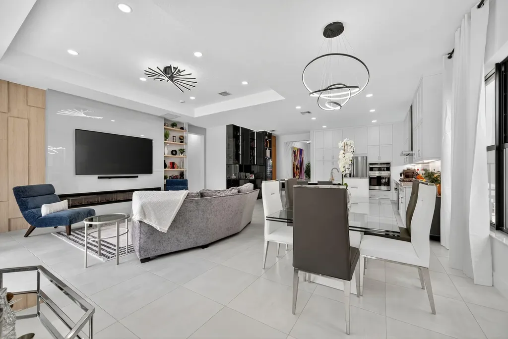 8252 Essex Country Club Drive Boca Raton FL 33434