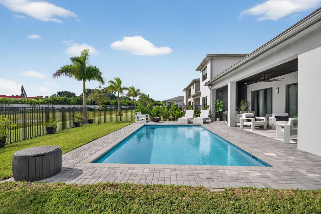 8252 Essex Country Club Drive Boca Raton FL 33434