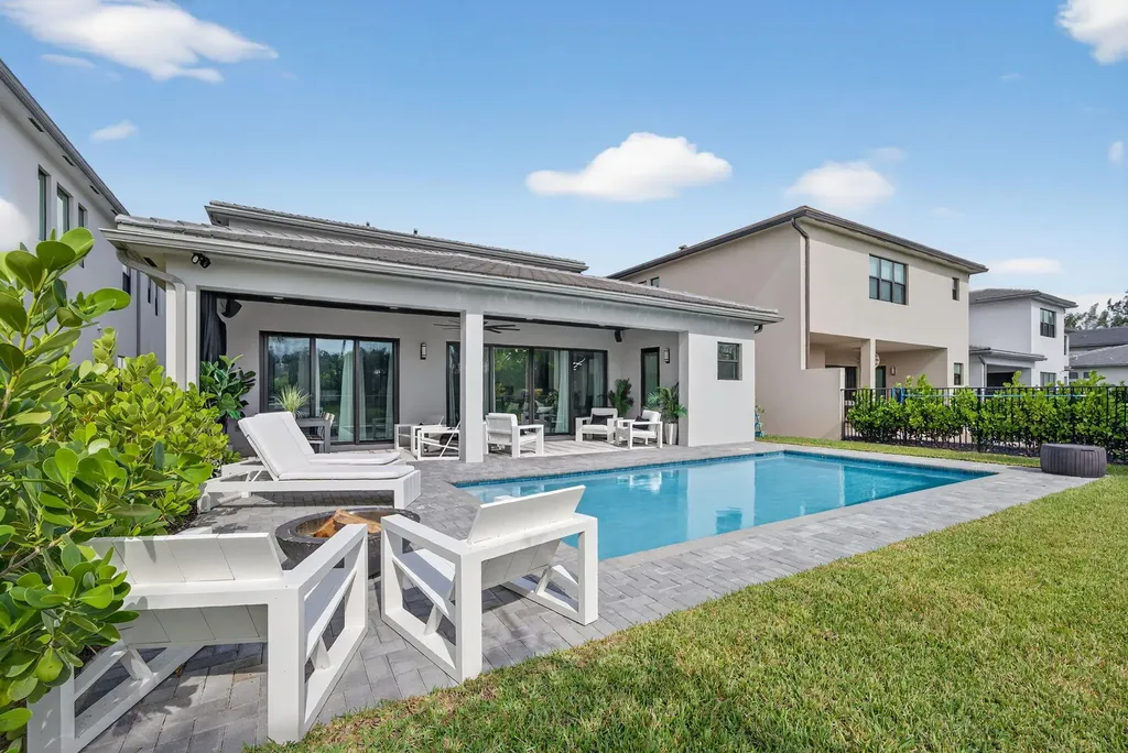 8252 Essex Country Club Drive Boca Raton FL 33434