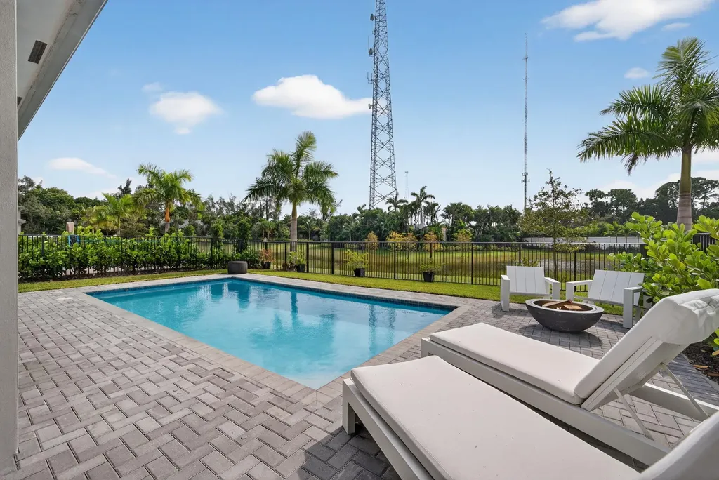8252 Essex Country Club Drive Boca Raton FL 33434