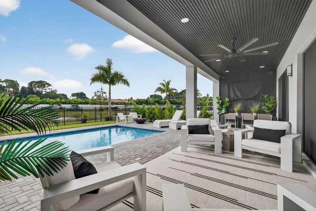 8252 Essex Country Club Drive Boca Raton FL 33434