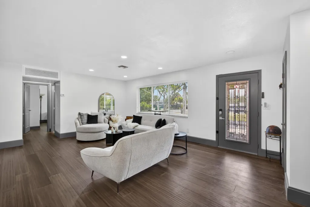 5500 West Place Mangonia Park FL 33407