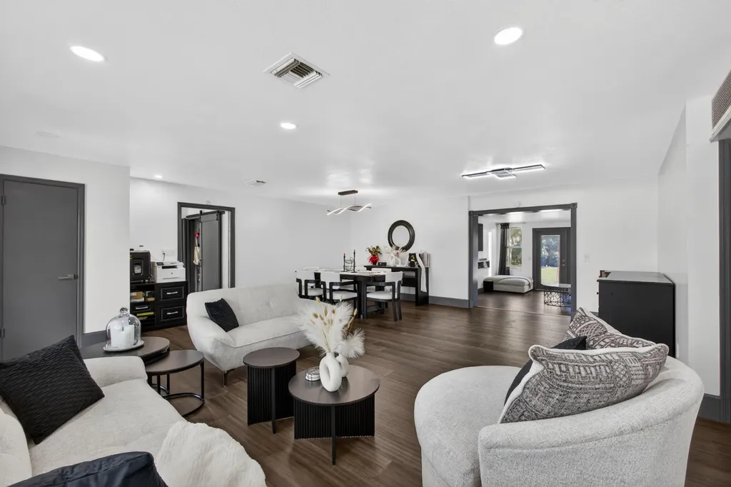 5500 West Place Mangonia Park FL 33407
