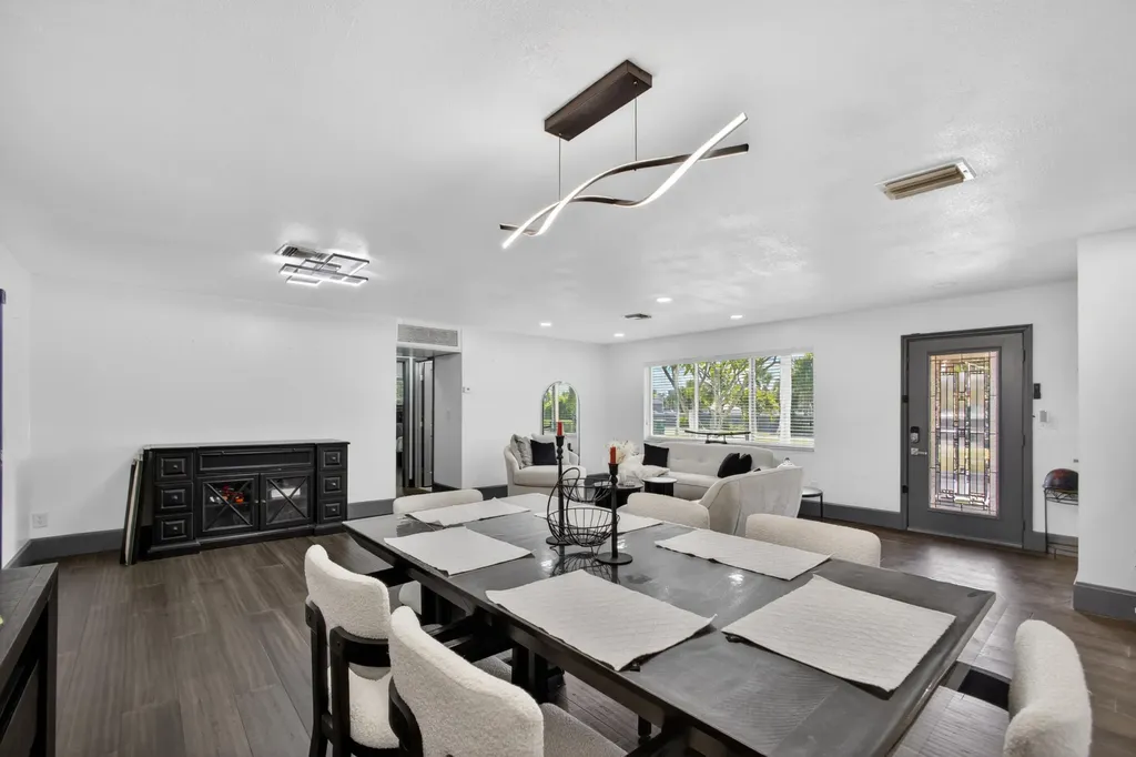 5500 West Place Mangonia Park FL 33407
