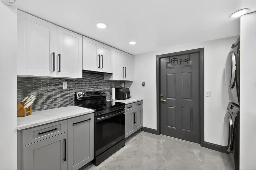 5500 West Place Mangonia Park FL 33407