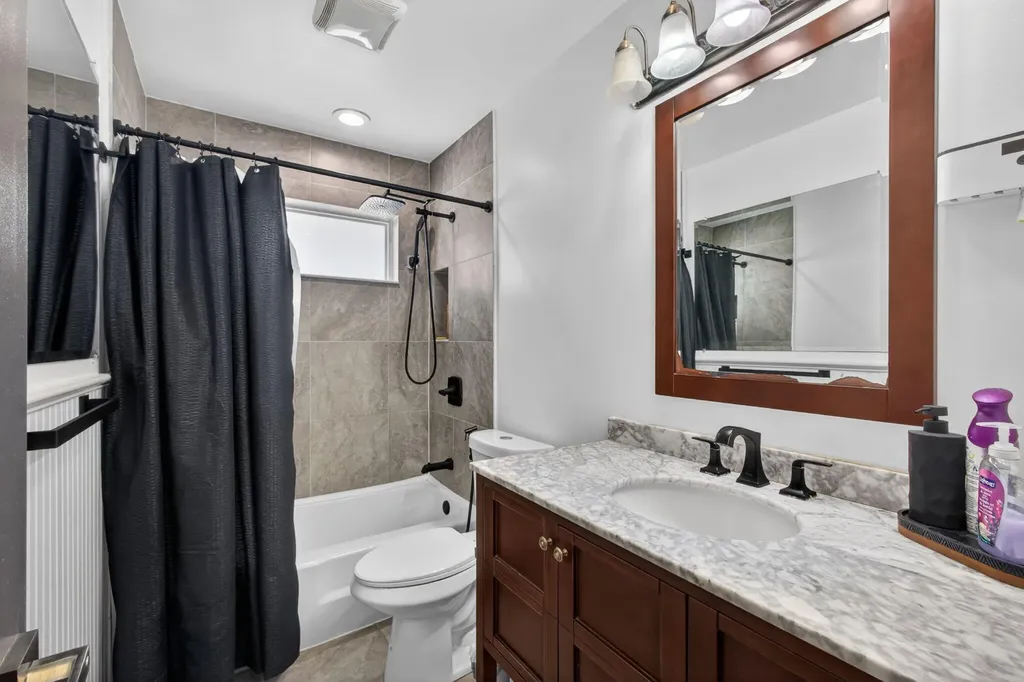 5500 West Place Mangonia Park FL 33407