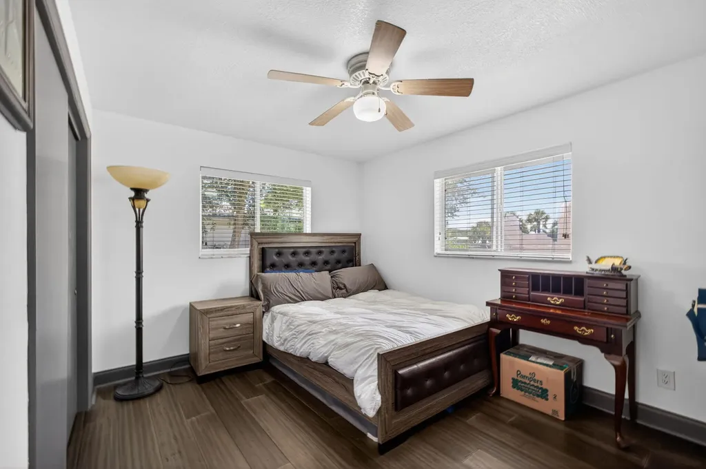 5500 West Place Mangonia Park FL 33407