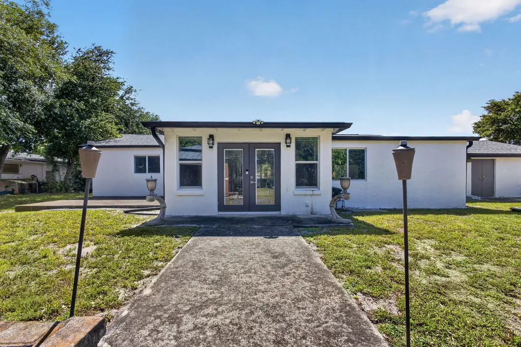 5500 West Place Mangonia Park FL 33407
