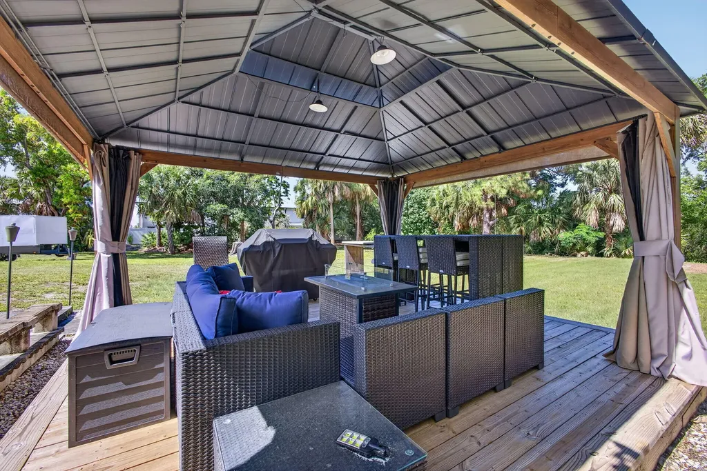 5500 West Place Mangonia Park FL 33407