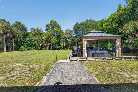 5500 West Place Mangonia Park FL 33407
