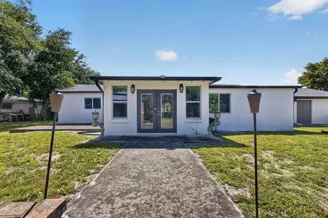 5500 West Place Mangonia Park FL 33407