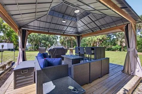 5500 West Place Mangonia Park FL 33407