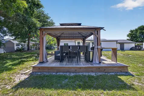 5500 West Place Mangonia Park FL 33407