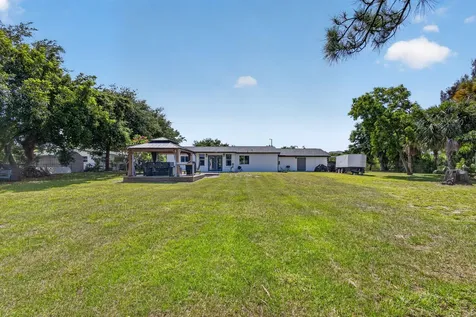 5500 West Place Mangonia Park FL 33407