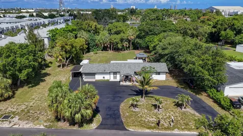 5500 West Place Mangonia Park FL 33407
