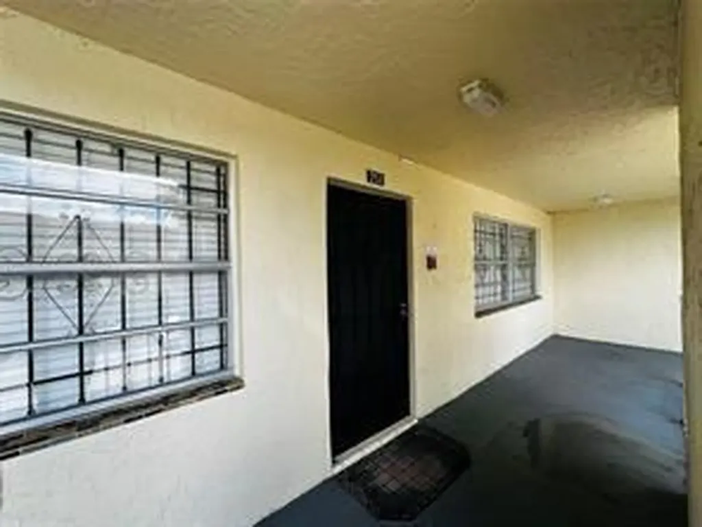 3099 NW 48th Avenue Lauderdale Lakes FL 33313