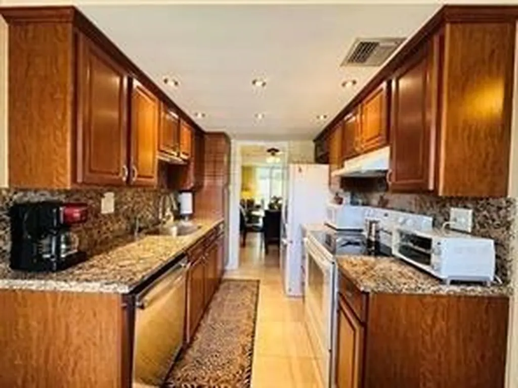 3099 NW 48th Avenue Lauderdale Lakes FL 33313