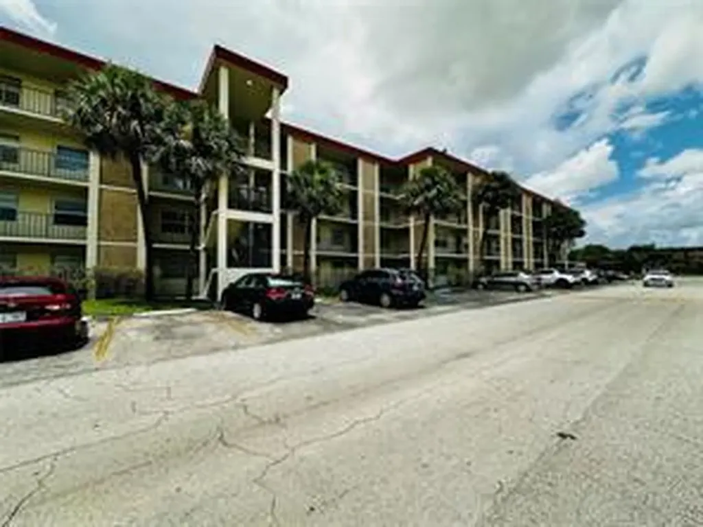 3099 NW 48th Avenue Lauderdale Lakes FL 33313