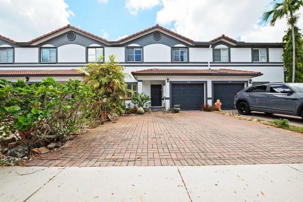 2481 NW 98th Lane Sunrise FL 33322