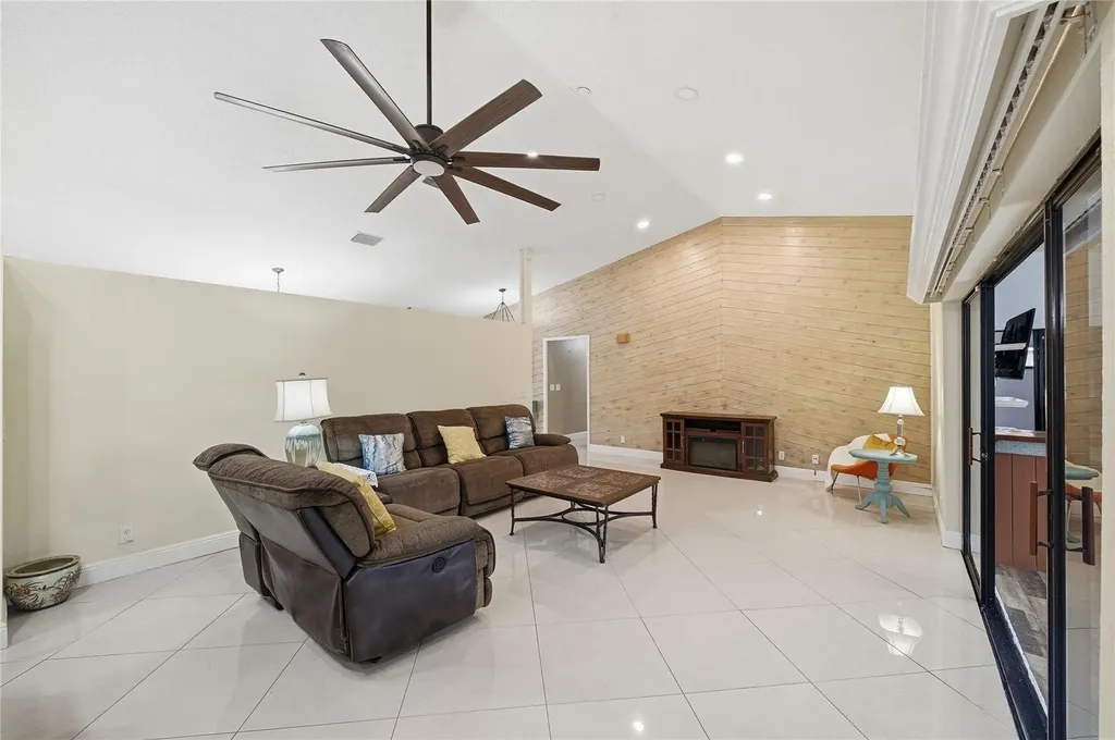 10949 NW 1st Manor Coral Springs FL 33071