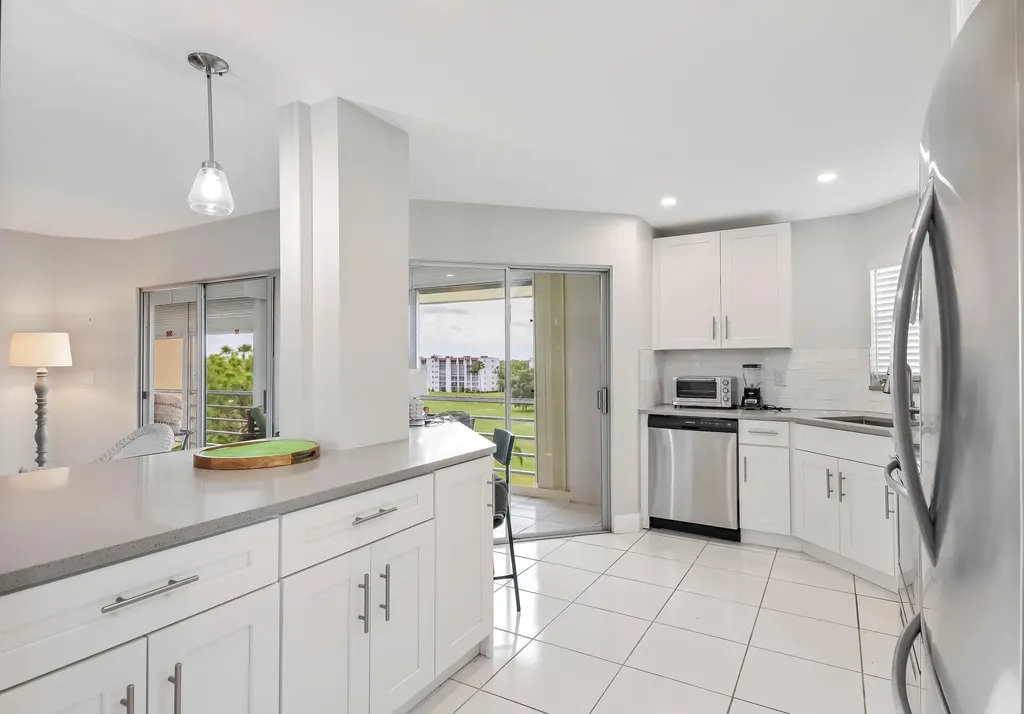 3661 Via Poinciana Greenacres FL 33467
