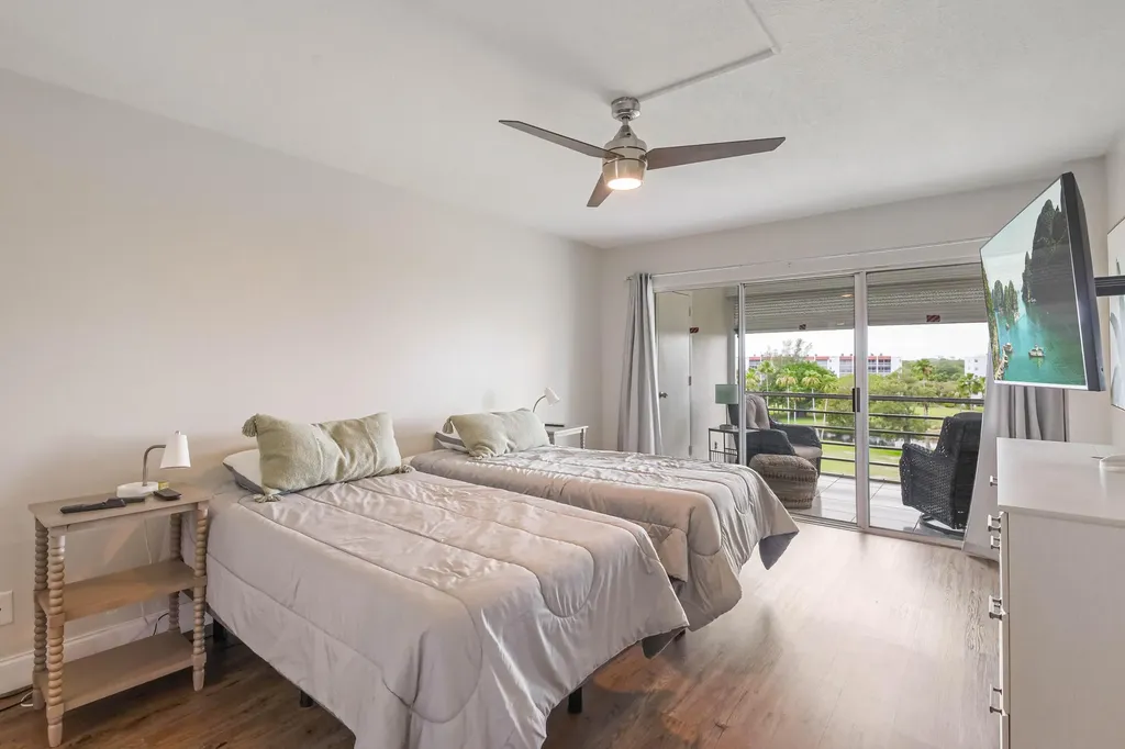3661 Via Poinciana Greenacres FL 33467