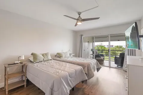 3661 Via Poinciana Greenacres FL 33467