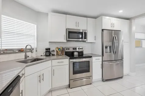 3661 Via Poinciana Greenacres FL 33467