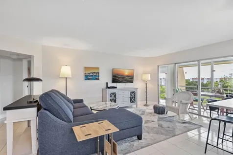 3661 Via Poinciana Greenacres FL 33467