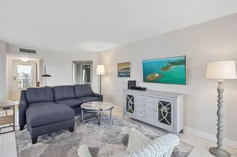 3661 Via Poinciana Greenacres FL 33467