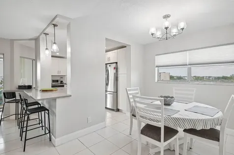 3661 Via Poinciana Greenacres FL 33467