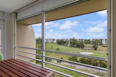 3661 Via Poinciana Greenacres FL 33467