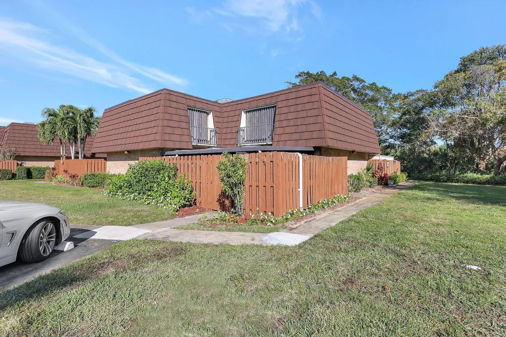 5852 SE Riverboat Drive Stuart FL 34997