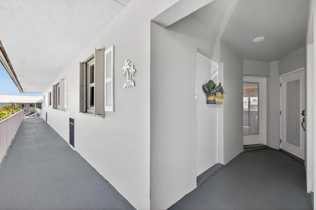 110 Wettaw Lane North Palm Beach FL 33408