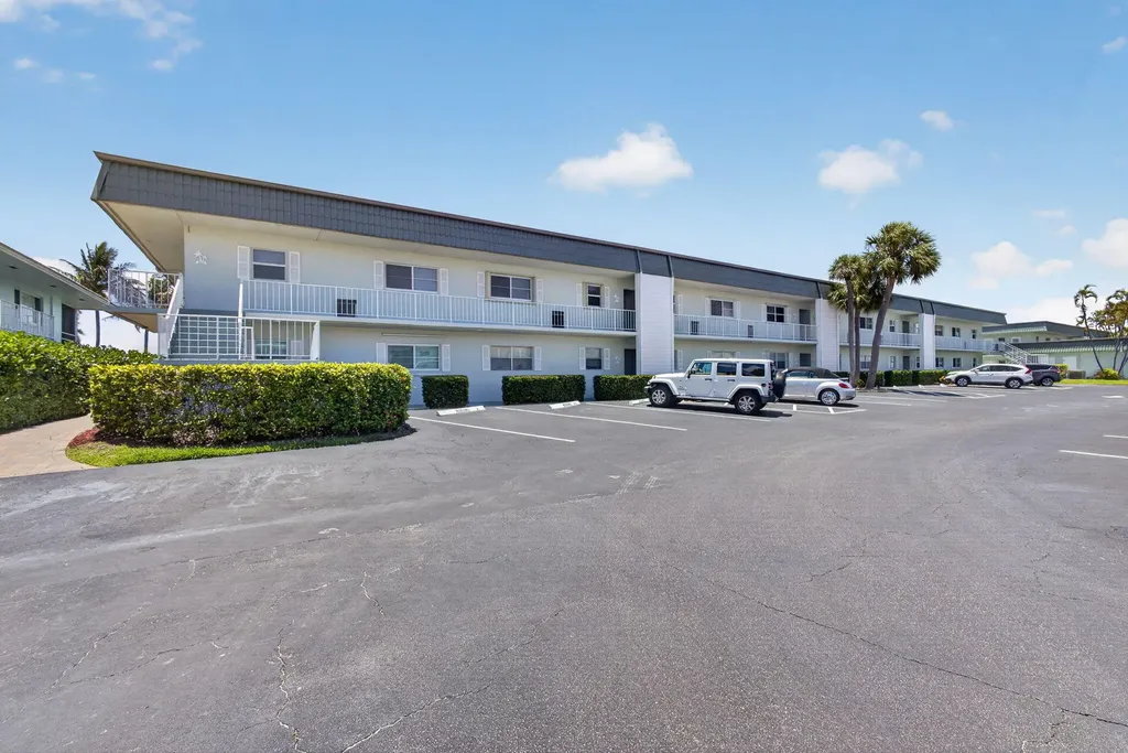 110 Wettaw Lane North Palm Beach FL 33408