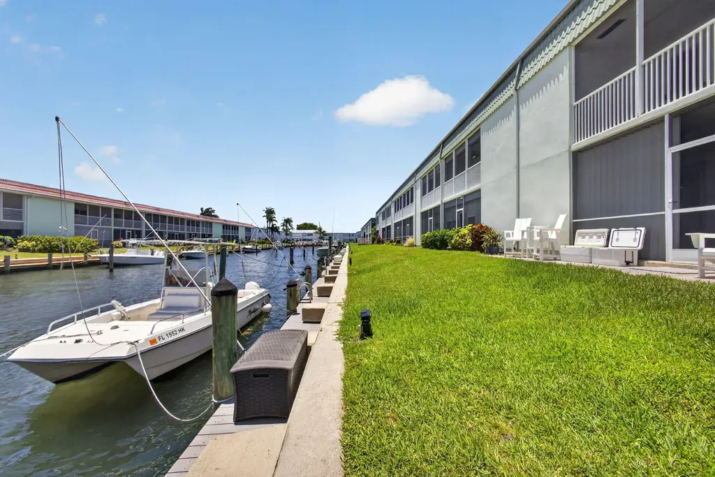 110 Wettaw Lane North Palm Beach FL 33408