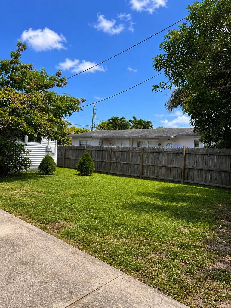 2104 Dock Street West Palm Beach FL 33401