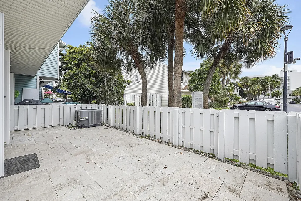 2747 NE 15th Street Pompano Beach FL 33062