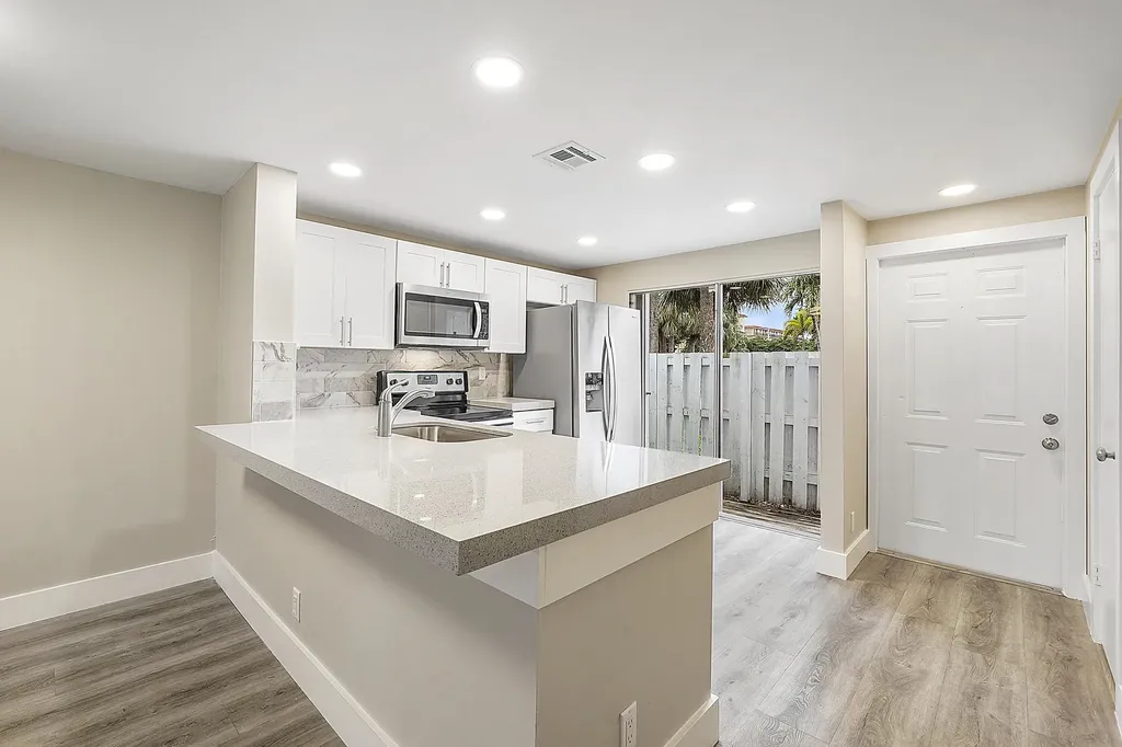 2747 NE 15th Street Pompano Beach FL 33062