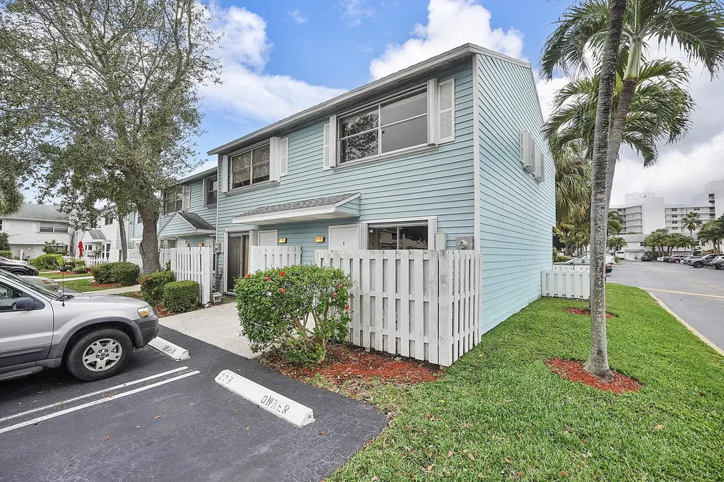 2747 NE 15th Street Pompano Beach FL 33062