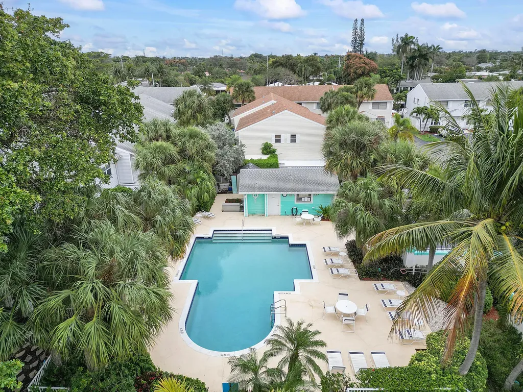 2747 NE 15th Street Pompano Beach FL 33062