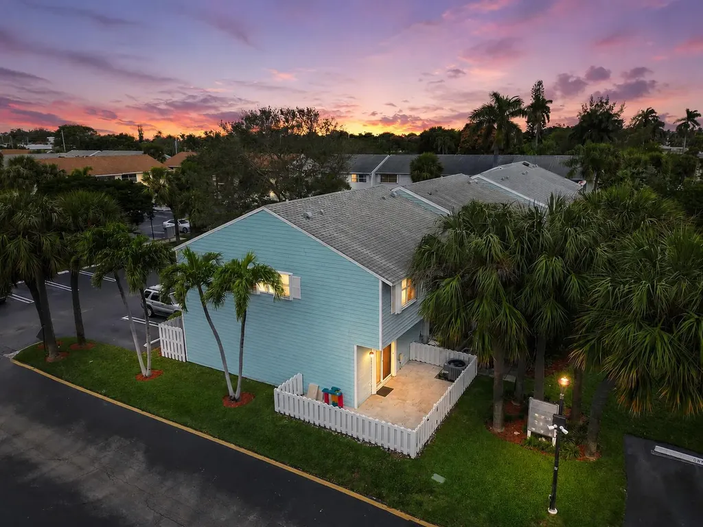 2747 NE 15th Street Pompano Beach FL 33062