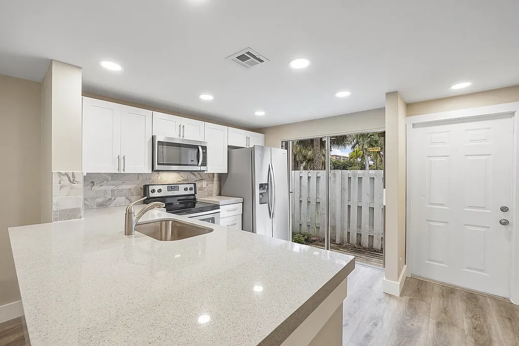 2747 NE 15th Street Pompano Beach FL 33062