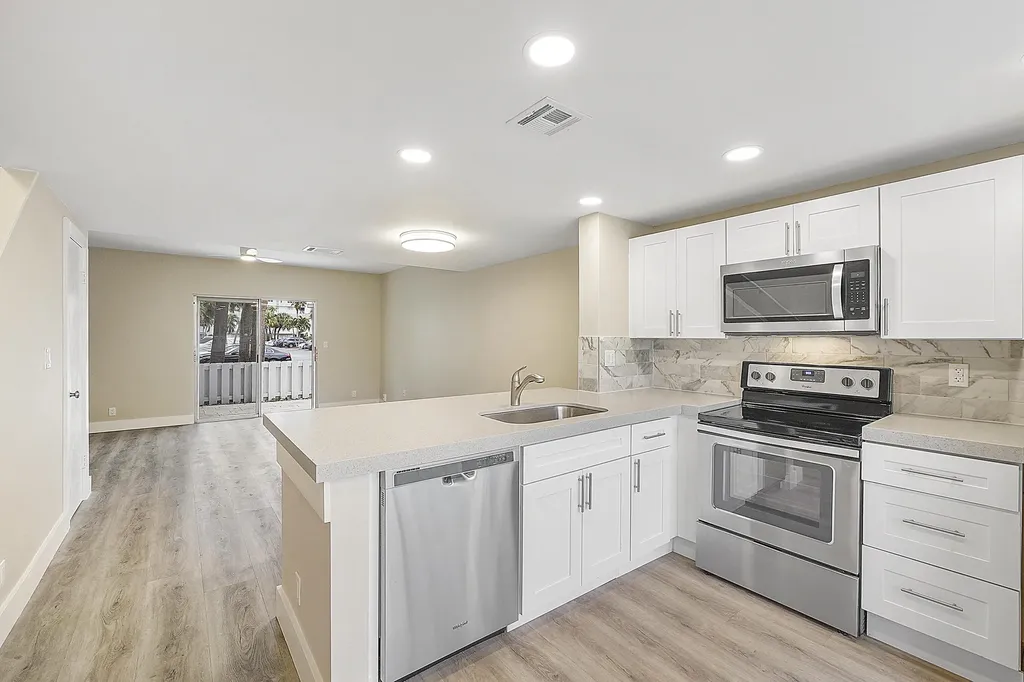 2747 NE 15th Street Pompano Beach FL 33062