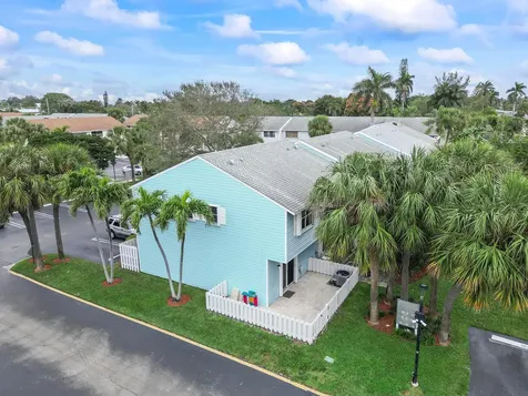 2747 NE 15th Street Pompano Beach FL 33062