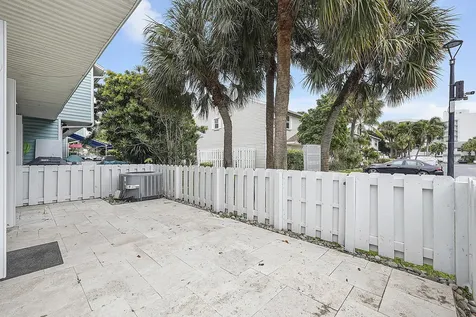 2747 NE 15th Street Pompano Beach FL 33062