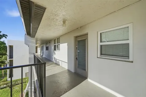 9430 Poinciana Place Davie FL 33324