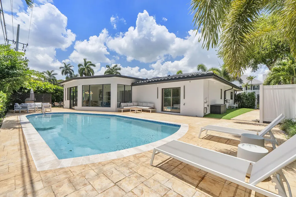 2800 NE 21st Court Fort Lauderdale FL 33305