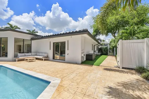 2800 NE 21st Court Fort Lauderdale FL 33305